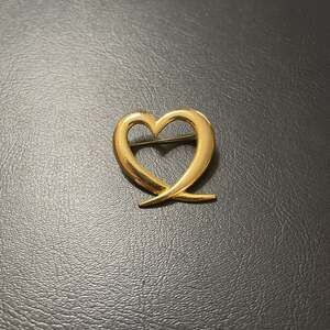 Vintage Trifari Gold Tone Open Heart Brooch Pin